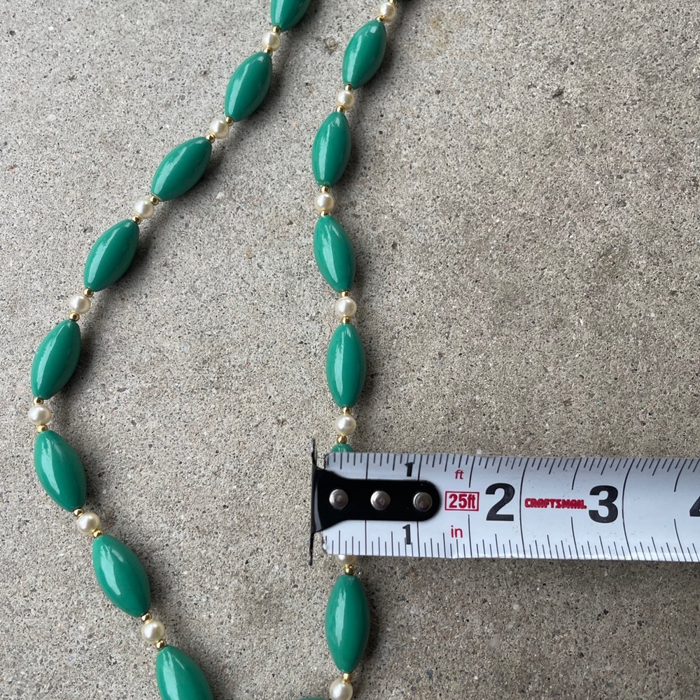 vintage necklace featuring chunky green beads and small Faux Pearls spacers - Picture 7 of 10